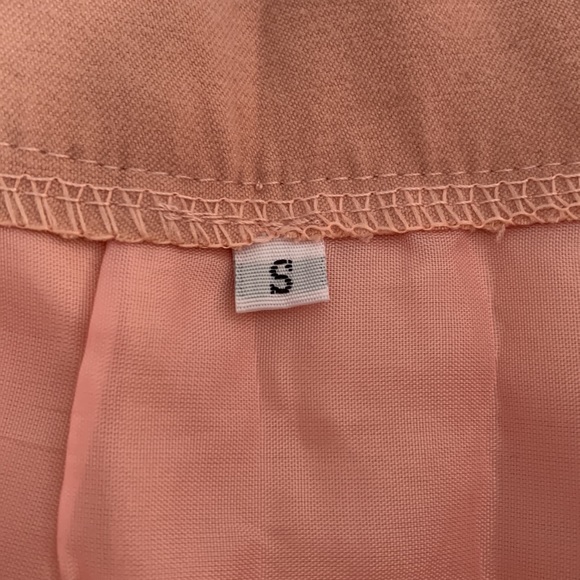Pink skirt with buttons - Picture 3 of 3